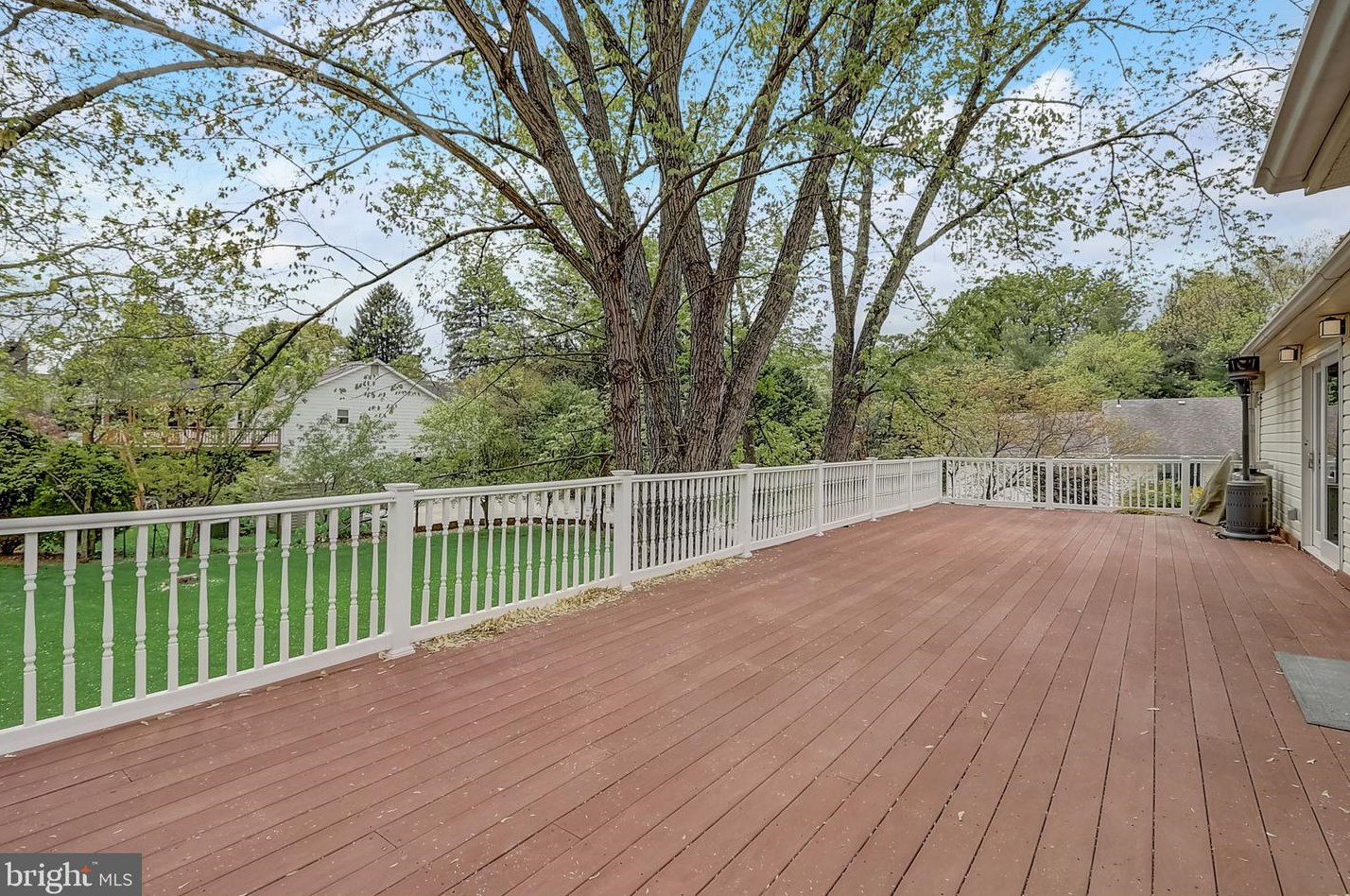 6555 Spring Valley Dr, Alexandria VA  22312-2134 exterior