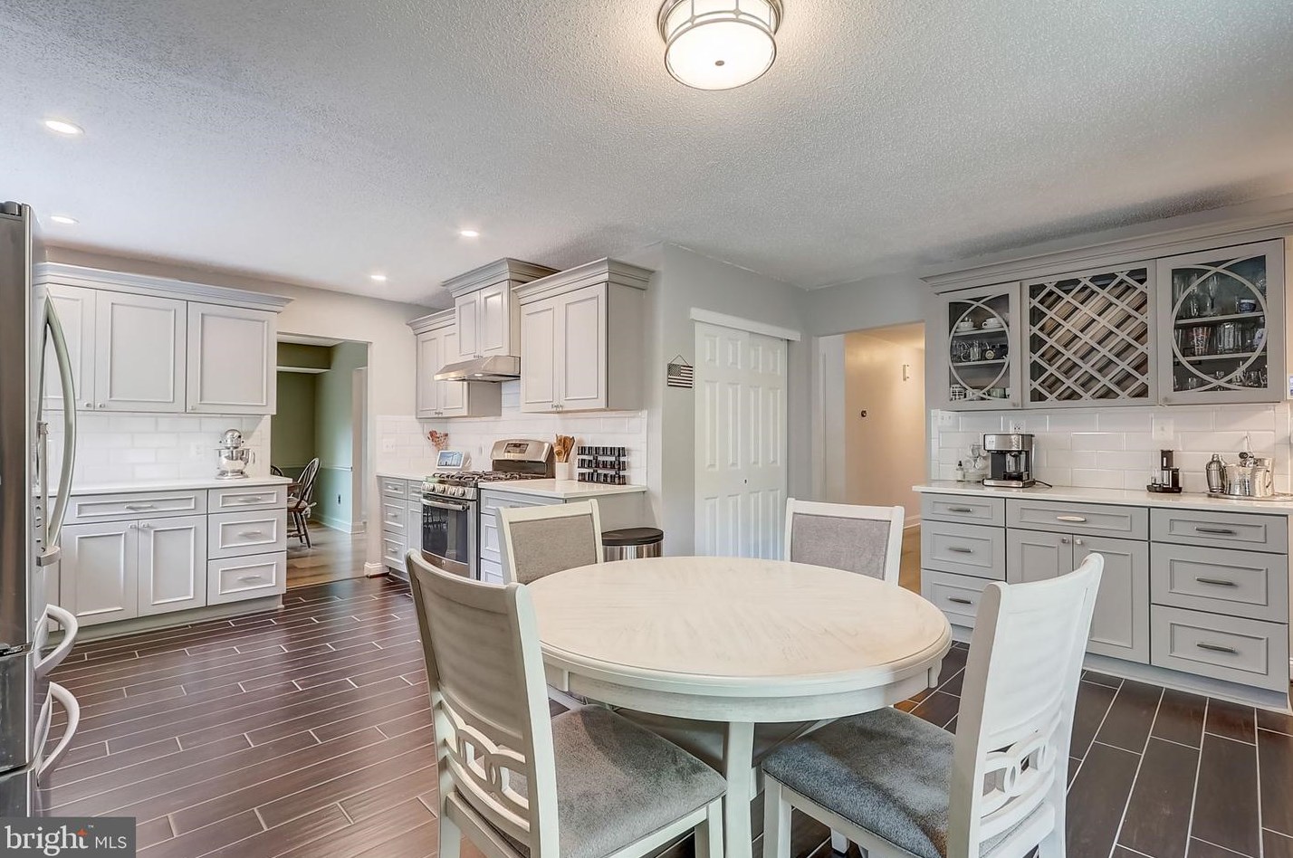 6555 Spring Valley Dr, Alexandria VA  22312-2134 exterior