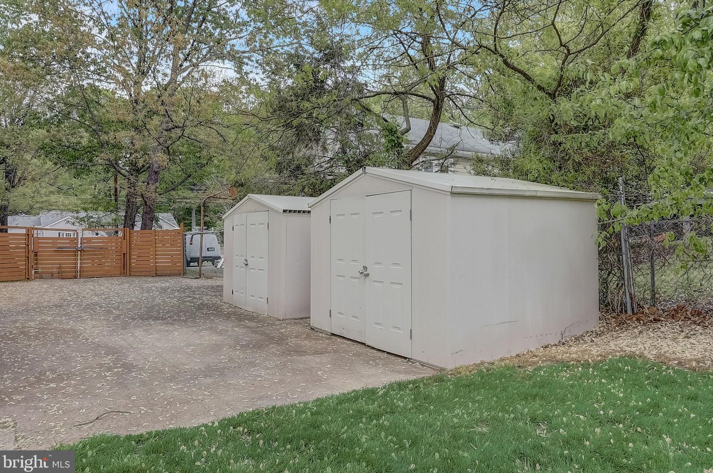 6555 Spring Valley Dr, Alexandria VA  22312-2134 exterior