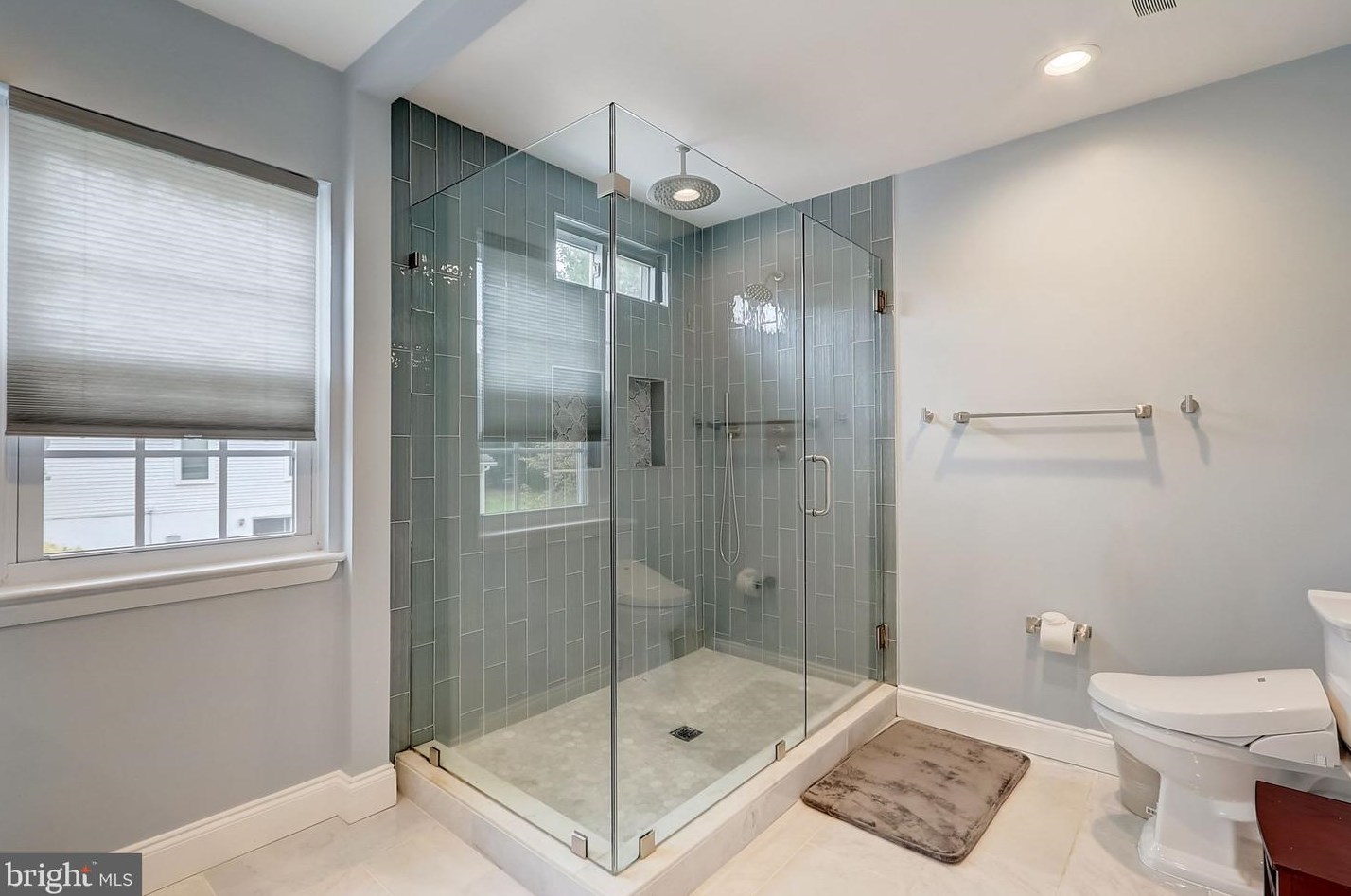 6555 Spring Valley Dr, Alexandria VA  22312-2134 exterior