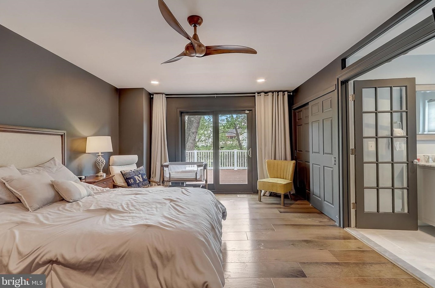 6555 Spring Valley Dr, Alexandria VA  22312-2134 exterior