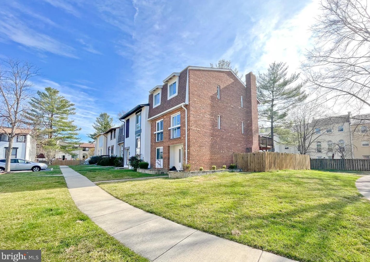 8080 Tributary Ct, Springfield VA  22153-2924 exterior