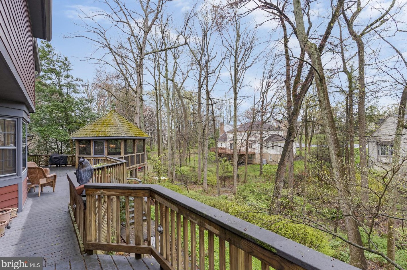 4885 Oakcrest Dr, Fairfax VA  22030-4568 exterior