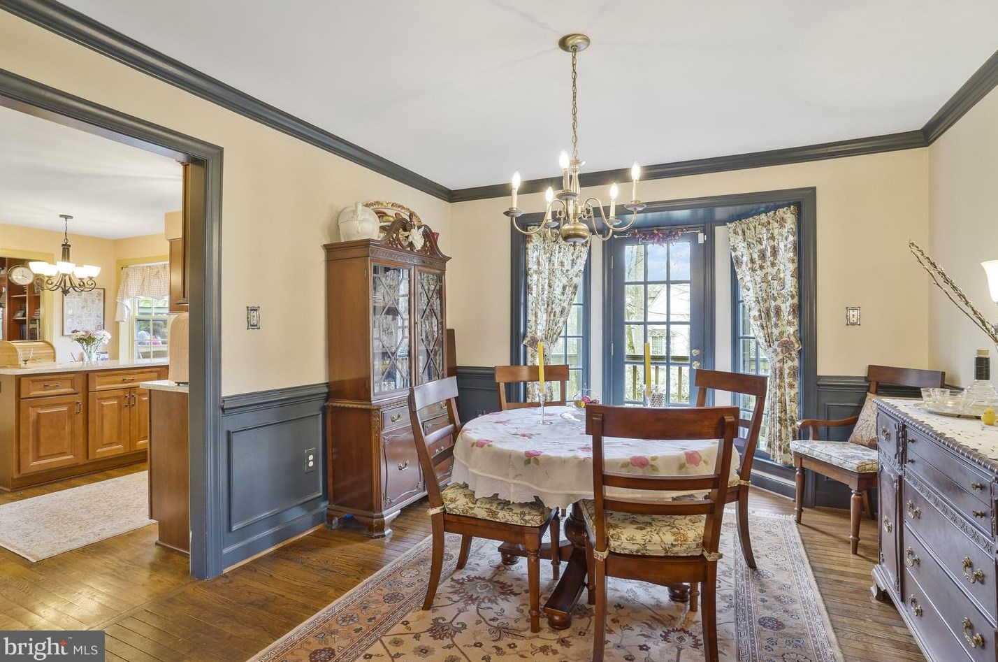 4885 Oakcrest Dr, Fairfax VA  22030-4568 exterior