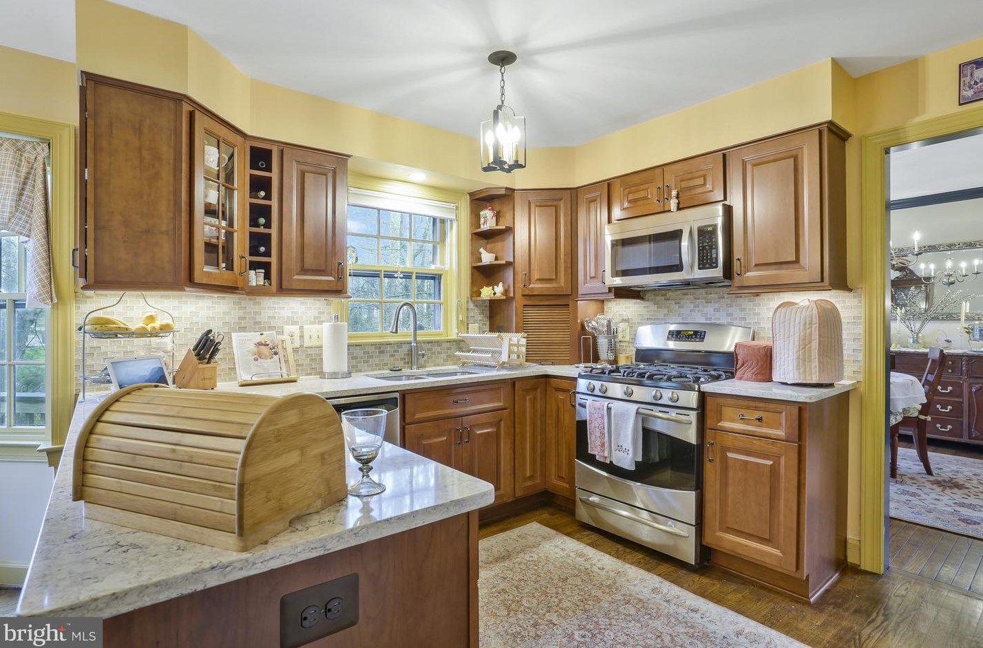 4885 Oakcrest Dr, Fairfax VA  22030-4568 exterior