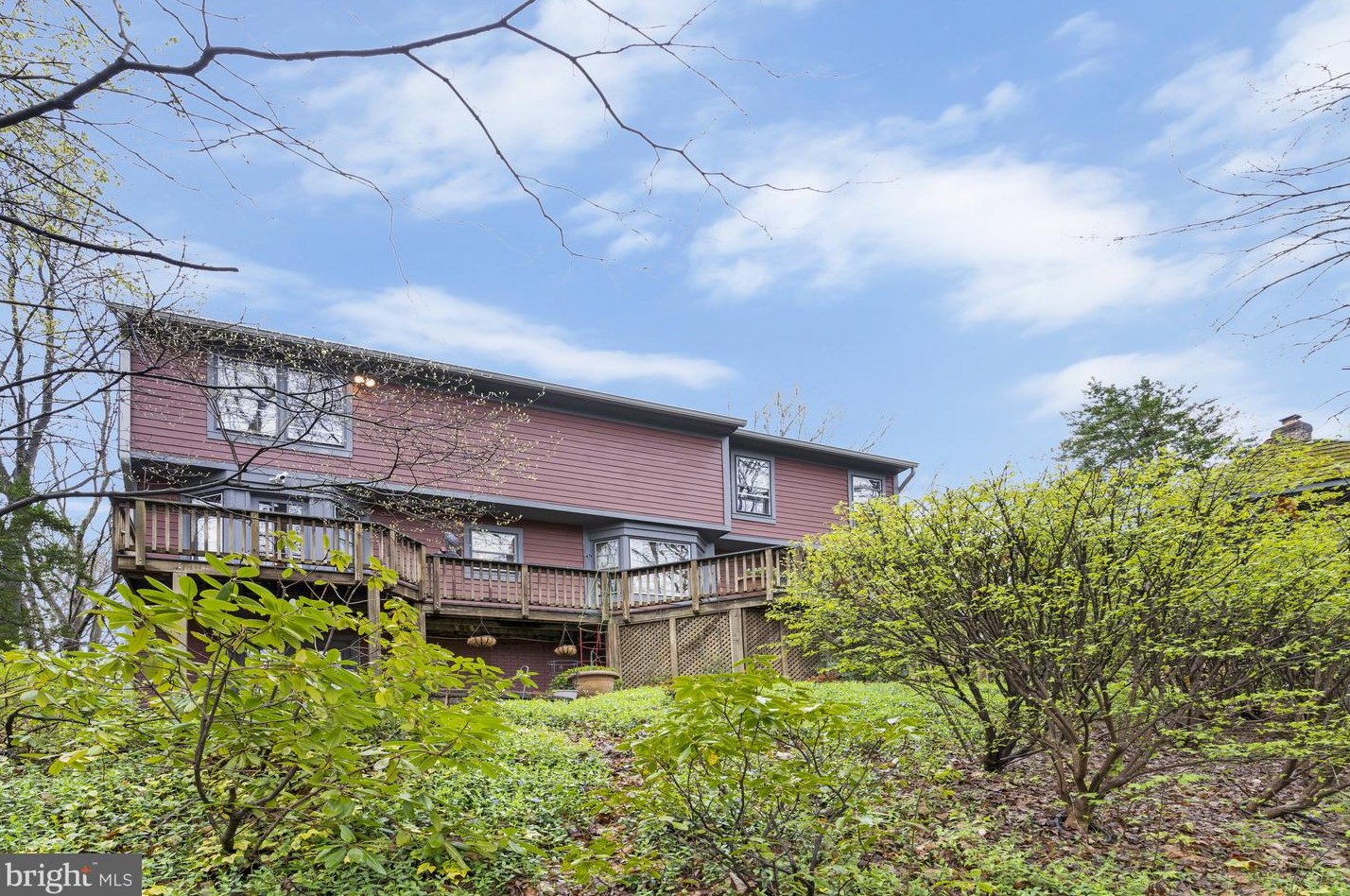 4885 Oakcrest Dr, Fairfax VA  22030-4568 exterior