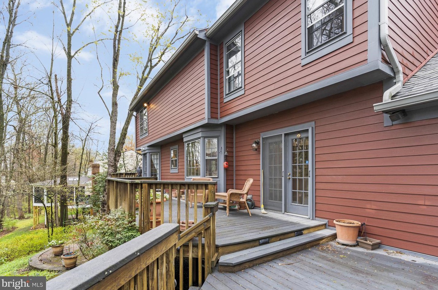 4885 Oakcrest Dr, Fairfax VA  22030-4568 exterior