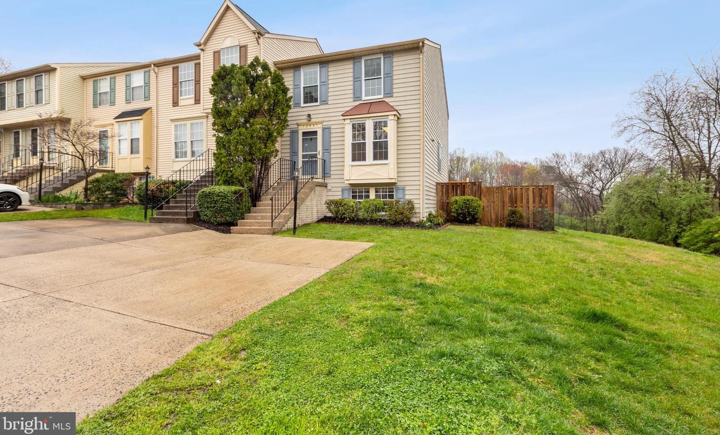 13941 Winding Ridge Ln, Centreville VA  20121-4809 exterior