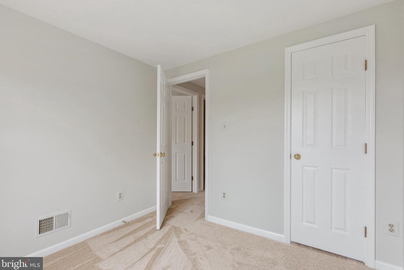 13941 Winding Ridge Ln, Centreville VA  20121-4809 exterior