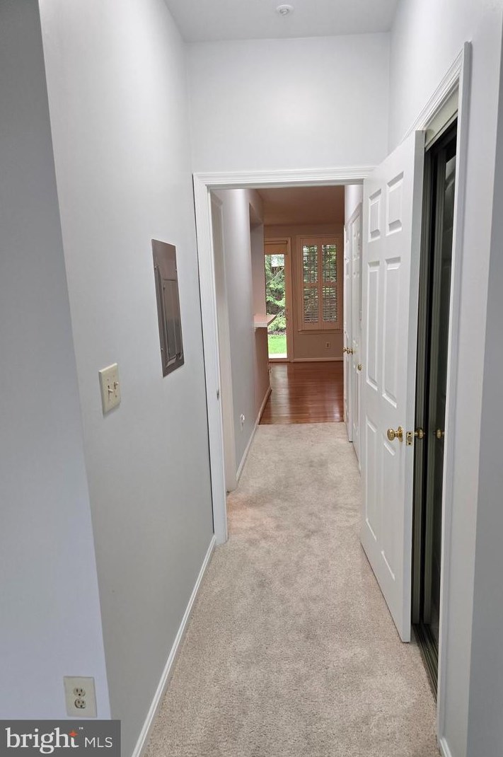 6820 Brindle Heath Way, Alexandria VA 22315-5827 exterior