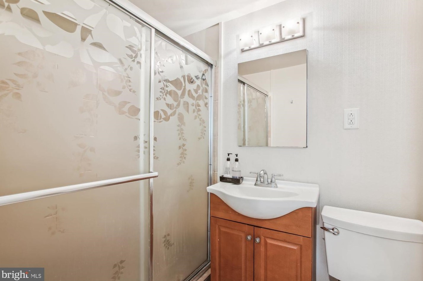 5503 Atlee Pl, Springfield VA  22151-3407 exterior