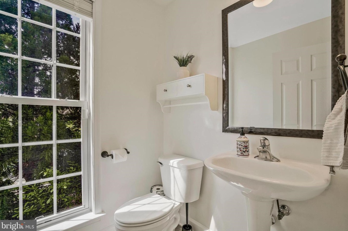 9245 Laurel Ridge Crossing Rd, Lorton VA  22079-2959 exterior