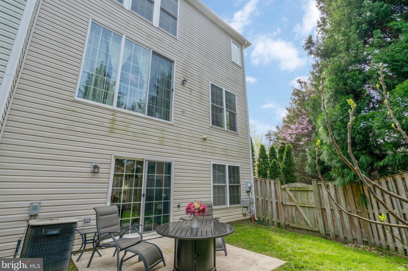 9245 Laurel Ridge Crossing Rd, Lorton VA  22079-2959 exterior