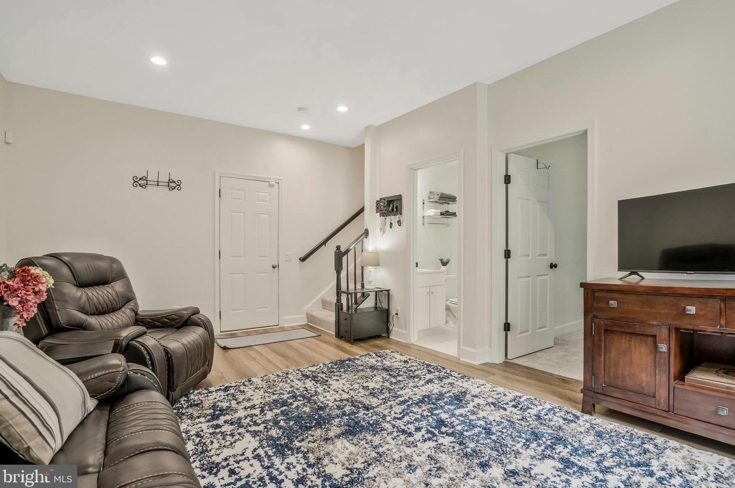 9245 Laurel Ridge Crossing Rd, Lorton VA  22079-2959 exterior