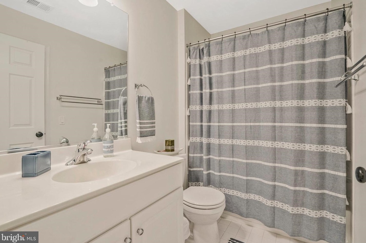 9245 Laurel Ridge Crossing Rd, Lorton VA  22079-2959 exterior