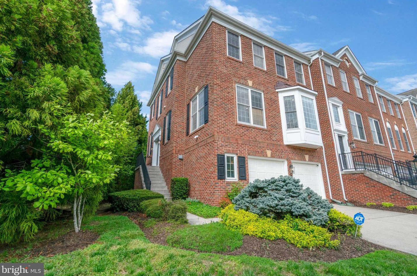 9245 Laurel Ridge Crossing Rd, Lorton VA  22079-2959 exterior