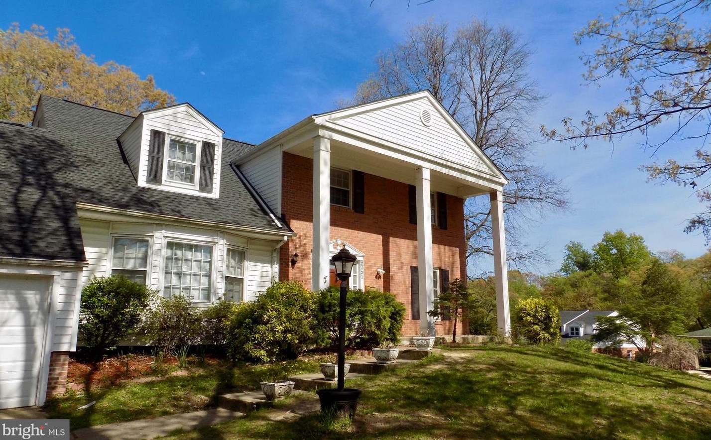 8251 Carrleigh Pkwy, Springfield VA  22152-1235 exterior