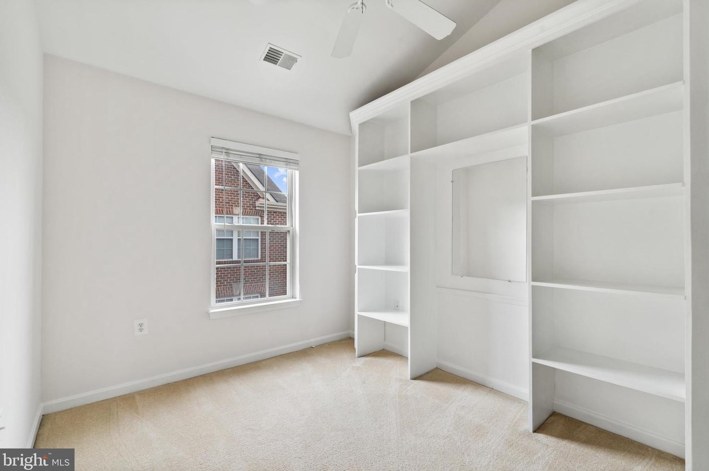 6100 Madison Pointe Ct, Falls Church VA  22041-3671 exterior