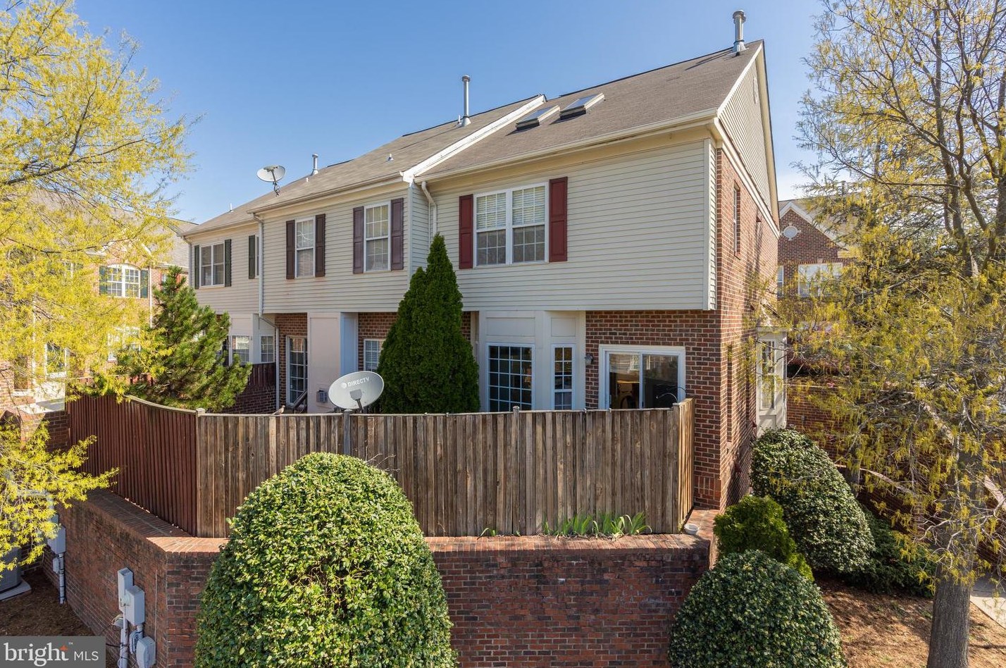 6100 Madison Pointe Ct, Falls Church VA  22041-3671 exterior