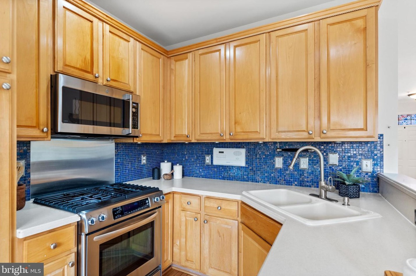 6100 Madison Pointe Ct, Falls Church VA  22041-3671 exterior