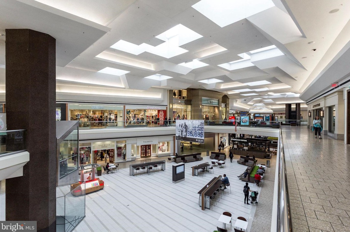 12023 Golf Ridge Ct, Fairfax VA  22033-2625 exterior