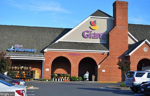 13704 Cabells Mill Dr, Centreville VA  20120-1740 exterior