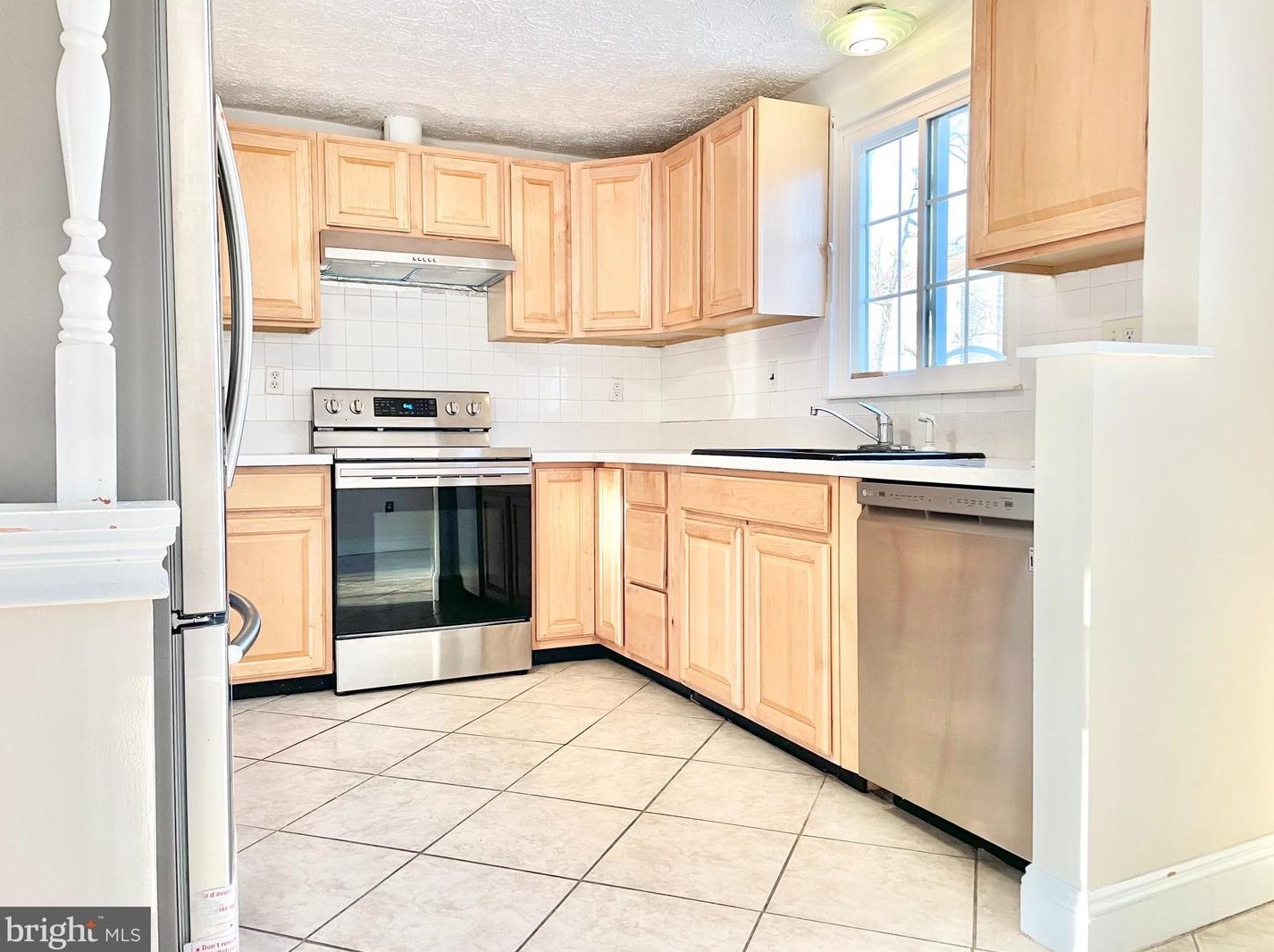 13704 Cabells Mill Dr, Centreville VA  20120-1740 exterior