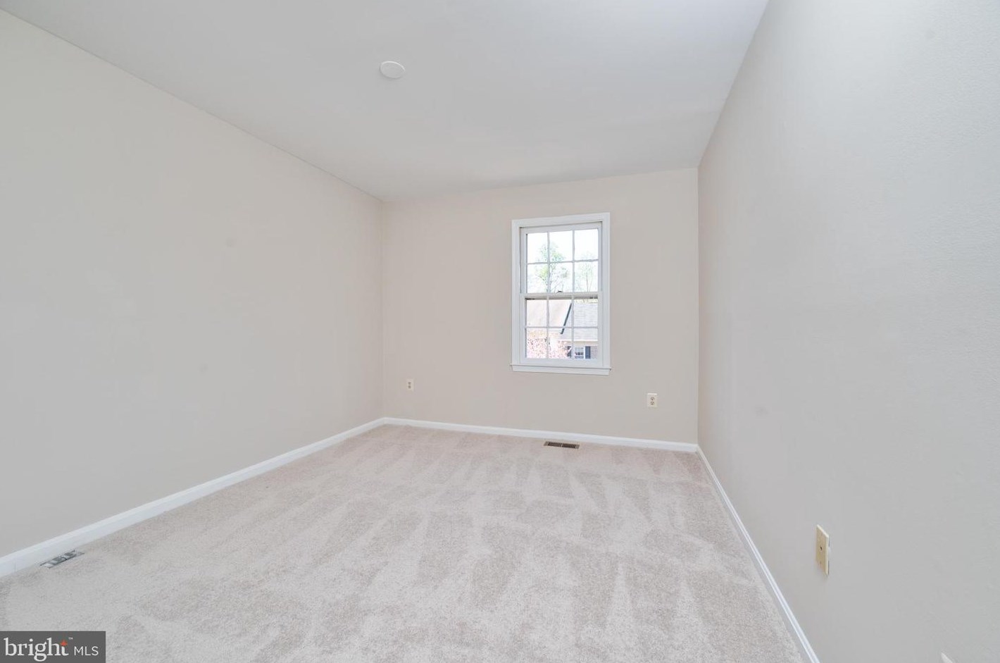 5905 Ambassador Way, Alexandria VA 22310-1748 exterior