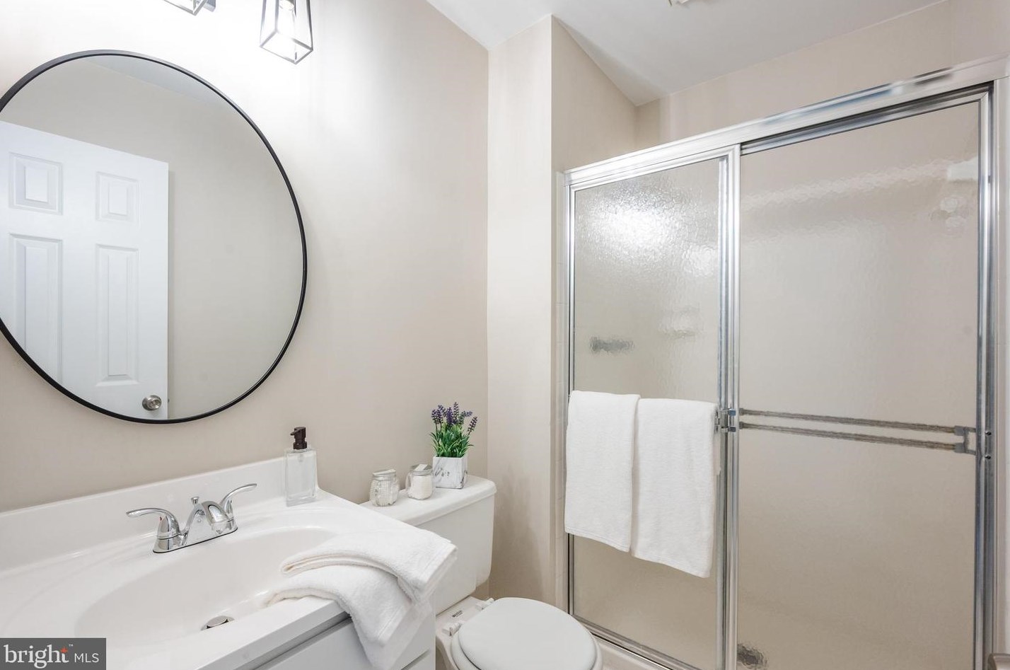 5905 Ambassador Way, Alexandria VA 22310-1748 exterior