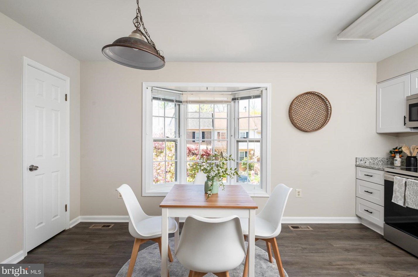 5905 Ambassador Way, Alexandria VA 22310-1748 exterior