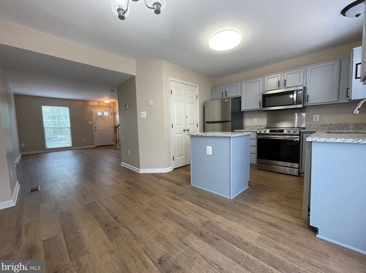 6368 Michael Robert Dr, Springfield VA  22150-1176 exterior