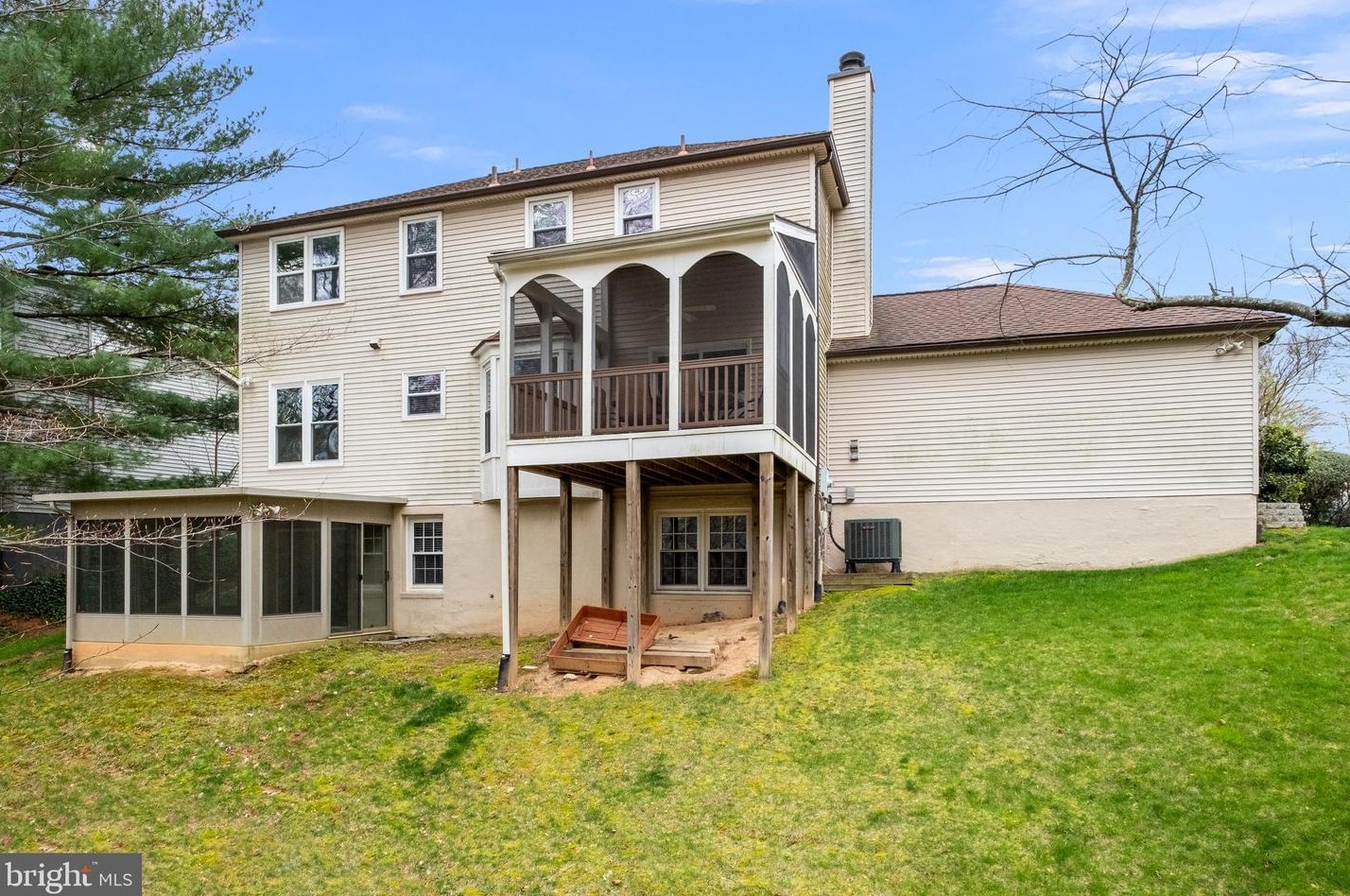 8304 Timber Brook Ln, Springfield VA  22153-2254 exterior