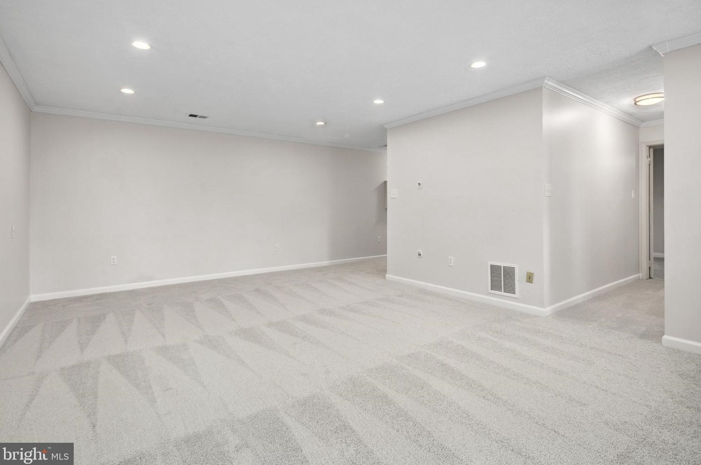 8304 Timber Brook Ln, Springfield VA  22153-2254 exterior