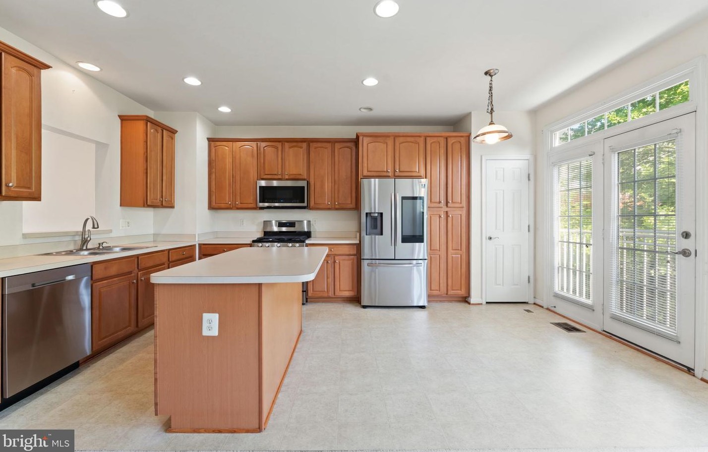 9127 Furey Rd, Lorton VA  22079-2966 exterior
