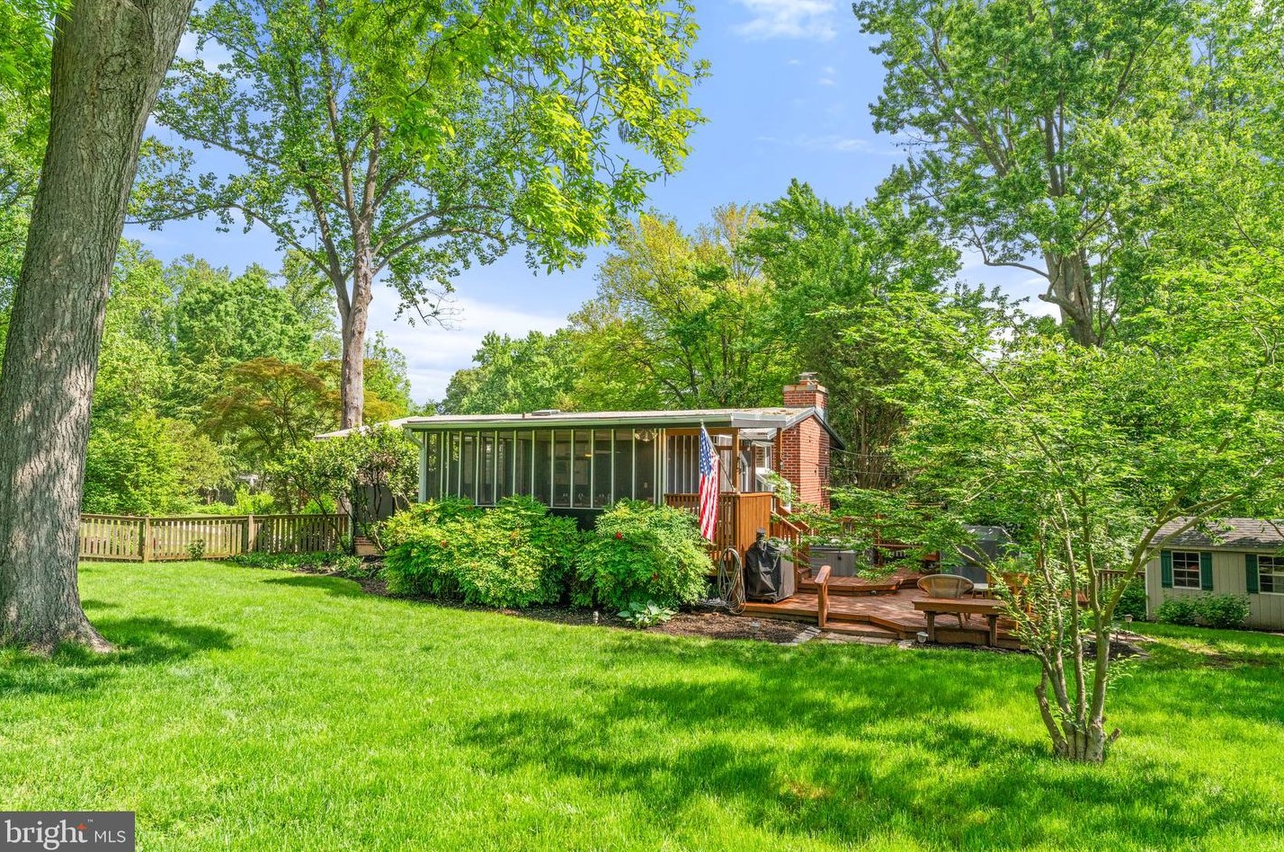 7909 Sycamore Dr, Falls Church VA  22042-3330 exterior