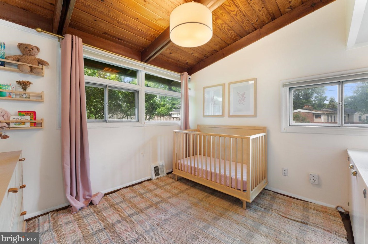 7909 Sycamore Dr, Falls Church VA  22042-3330 exterior