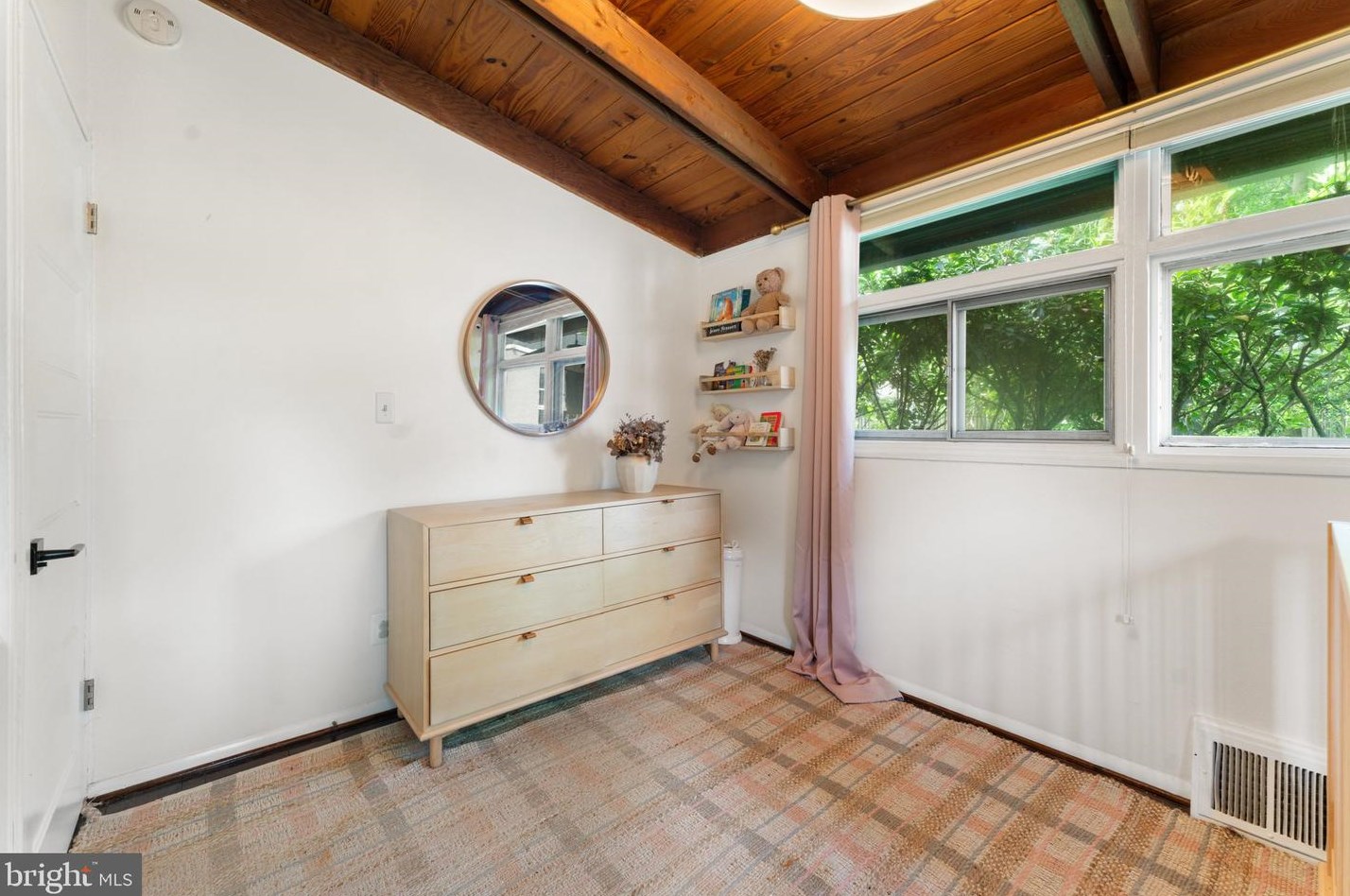 7909 Sycamore Dr, Falls Church VA  22042-3330 exterior