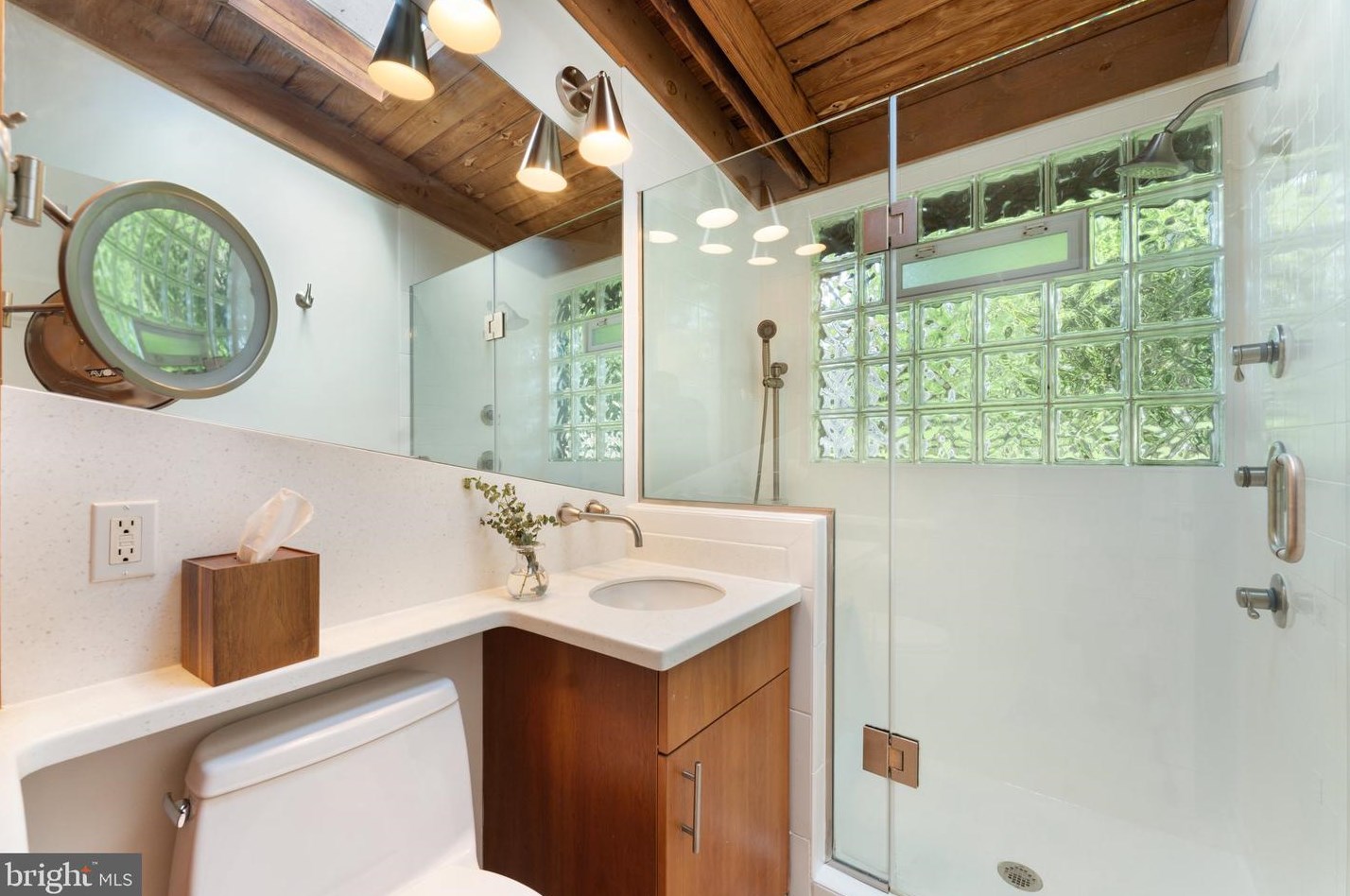 7909 Sycamore Dr, Falls Church VA  22042-3330 exterior