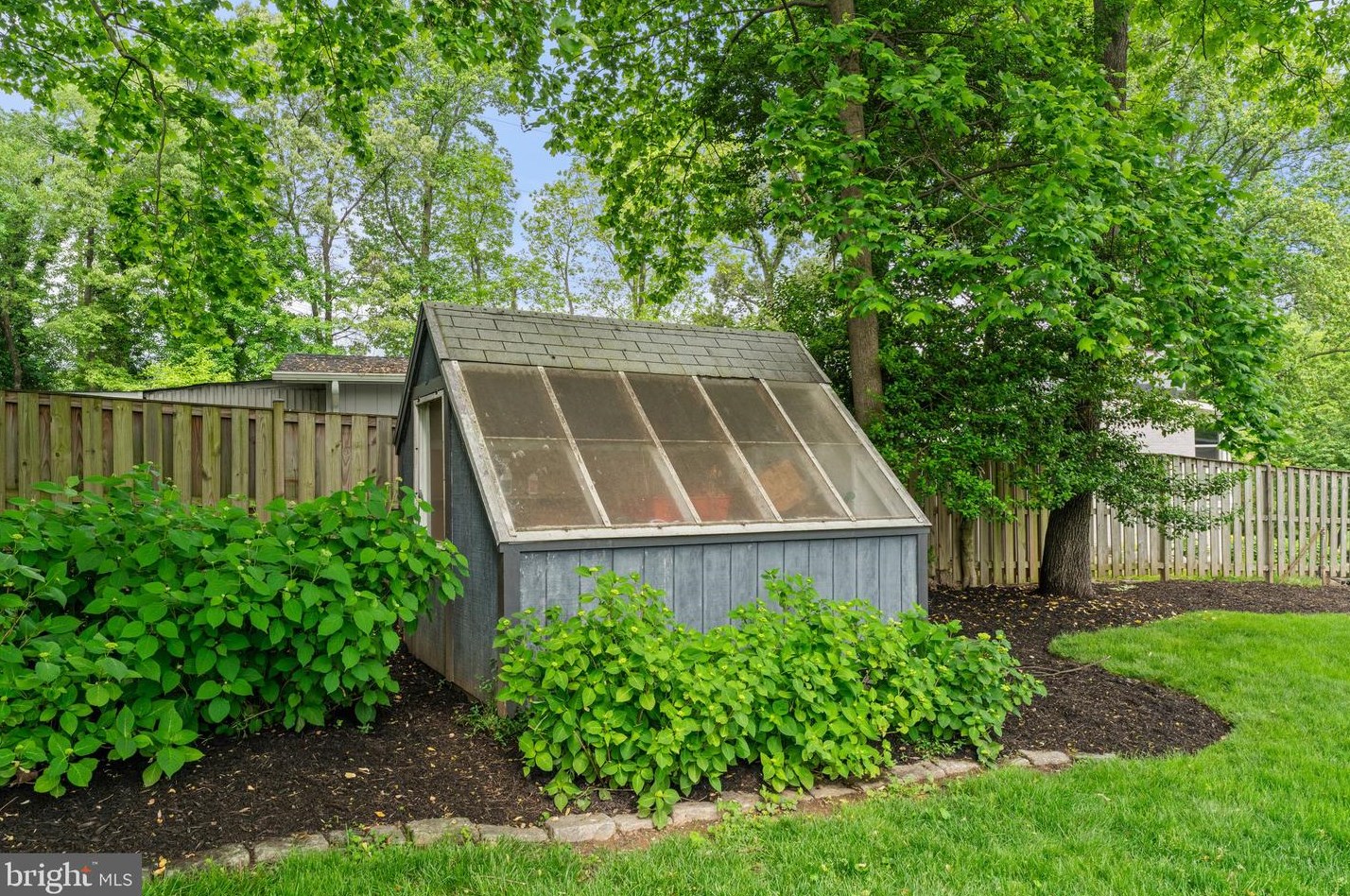 7909 Sycamore Dr, Falls Church VA  22042-3330 exterior