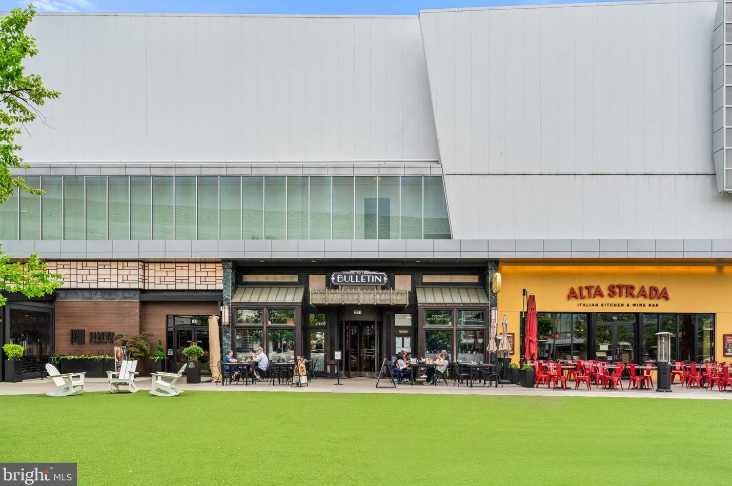 7909 Sycamore Dr, Falls Church VA  22042-3330 exterior