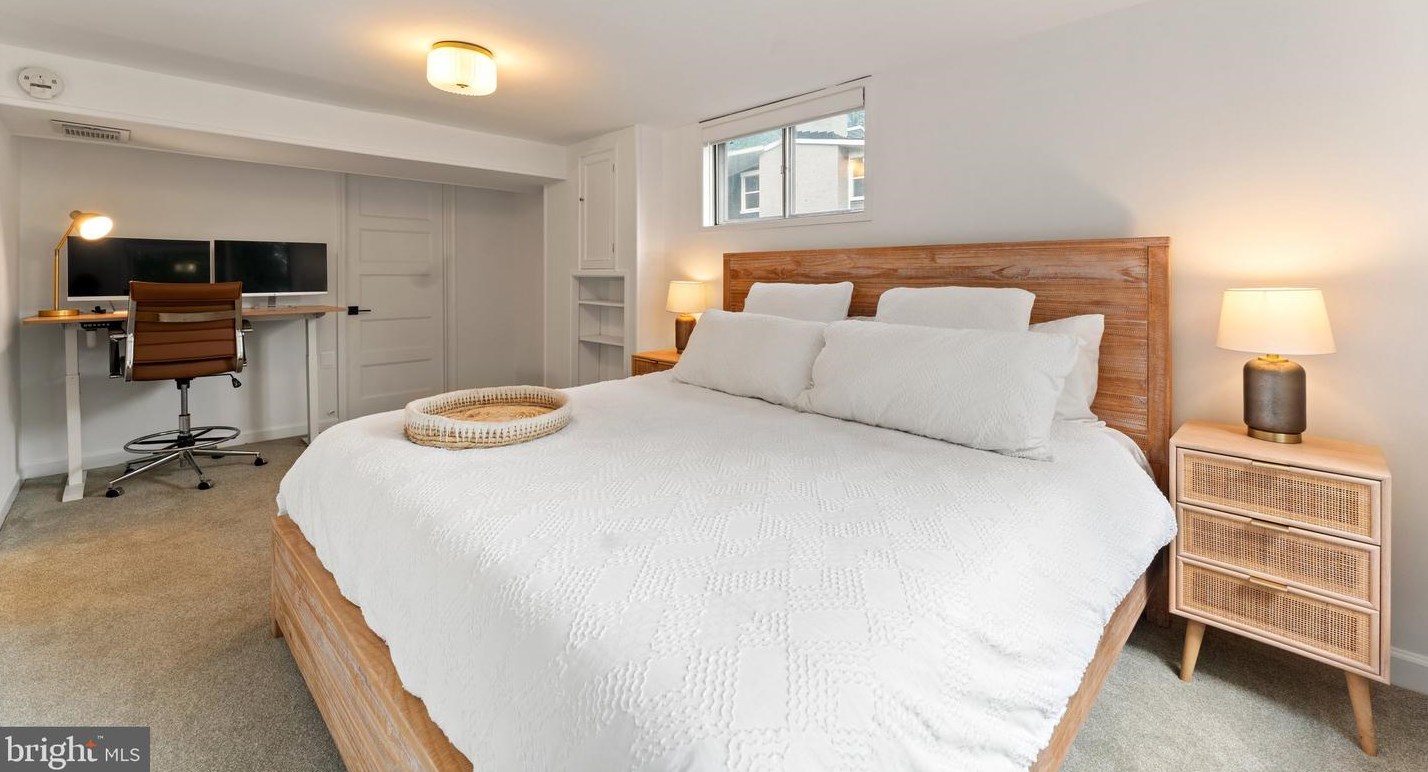 7909 Sycamore Dr, Falls Church VA  22042-3330 exterior