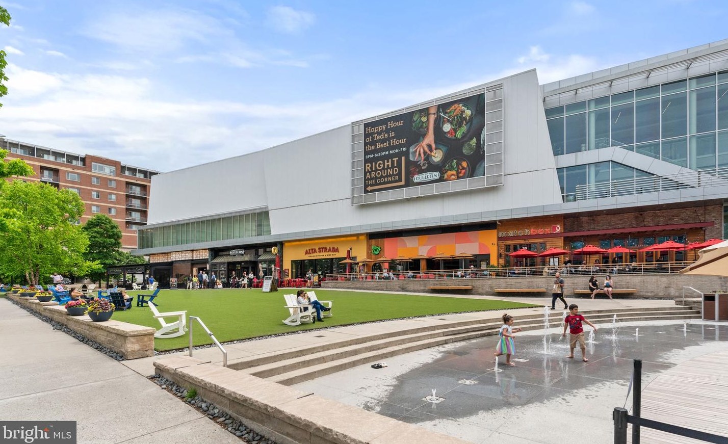 7909 Sycamore Dr, Falls Church VA  22042-3330 exterior