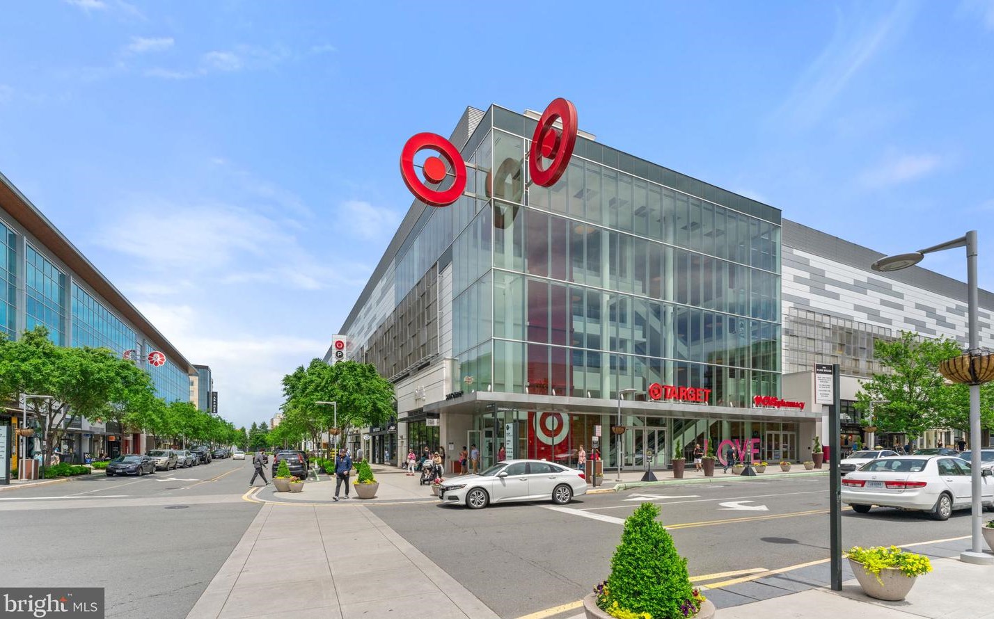 7909 Sycamore Dr, Falls Church VA  22042-3330 exterior