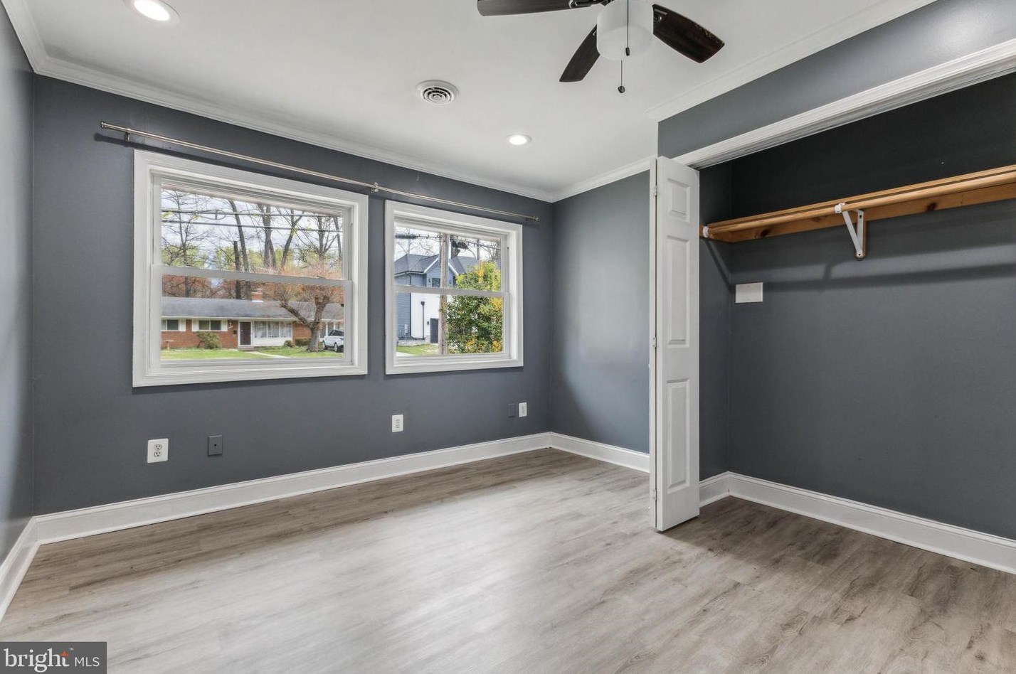 1203 Cottage St, Vienna VA 22180-5704 exterior