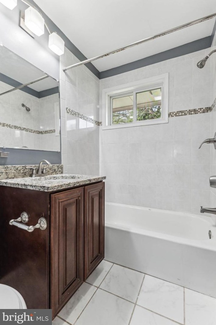 1203 Cottage St, Vienna VA 22180-5704 exterior