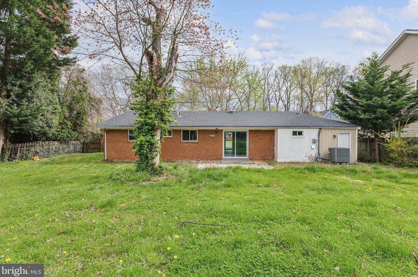 1203 Cottage St, Vienna VA 22180-5704 exterior