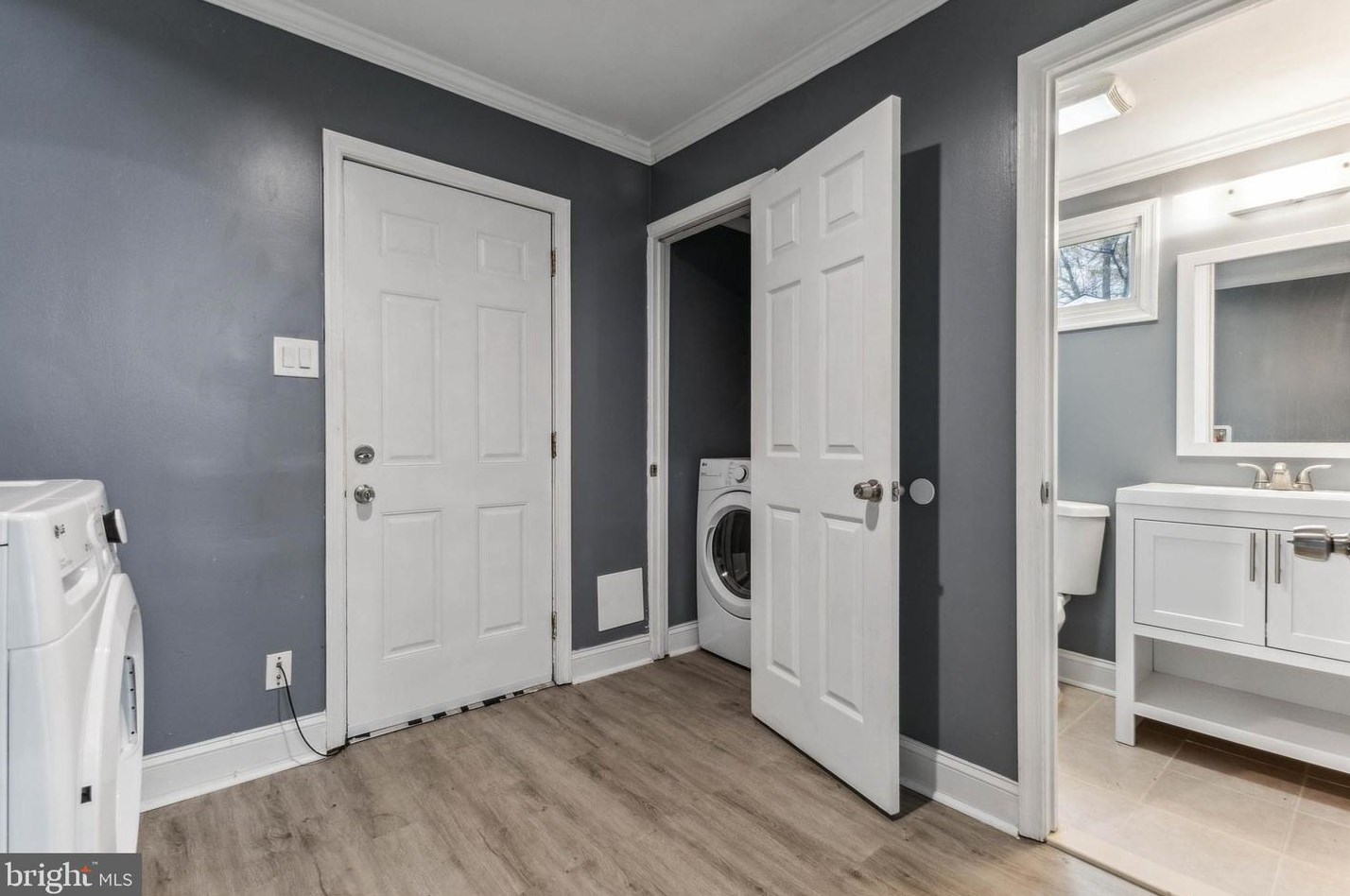 1203 Cottage St, Vienna VA 22180-5704 exterior