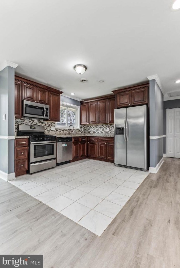 1203 Cottage St, Vienna VA 22180-5704 exterior