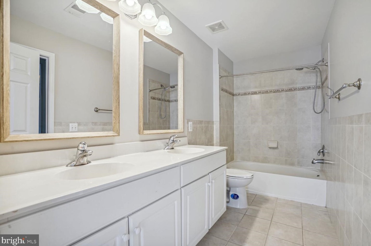 8148 American Holly Rd, Lorton VA  22079-5612 exterior