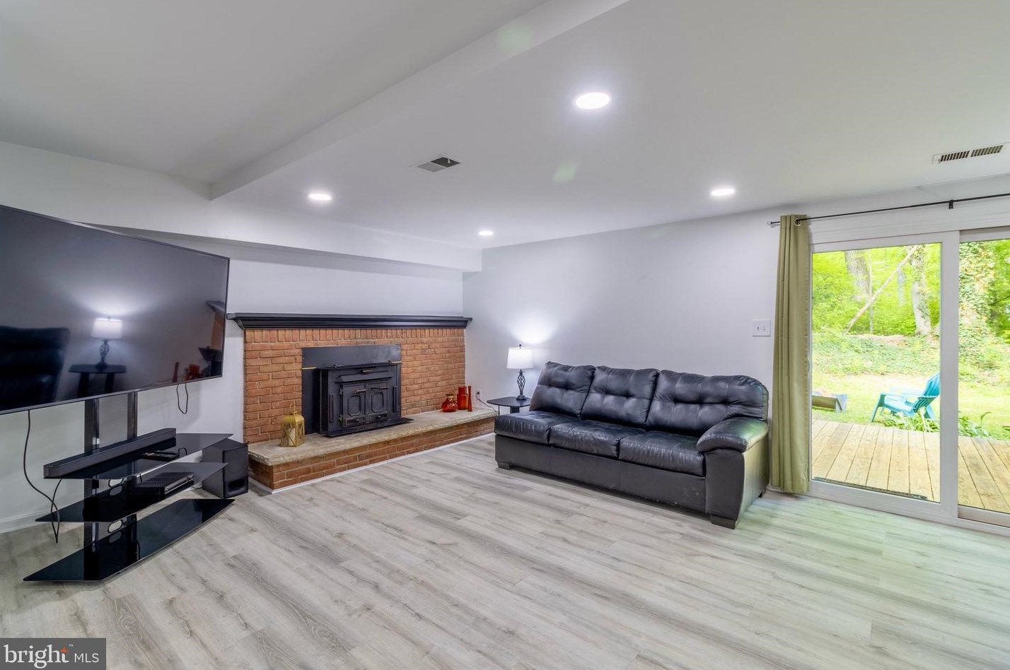 9058 Rosewall Ct, Springfield VA  22152-2122 exterior